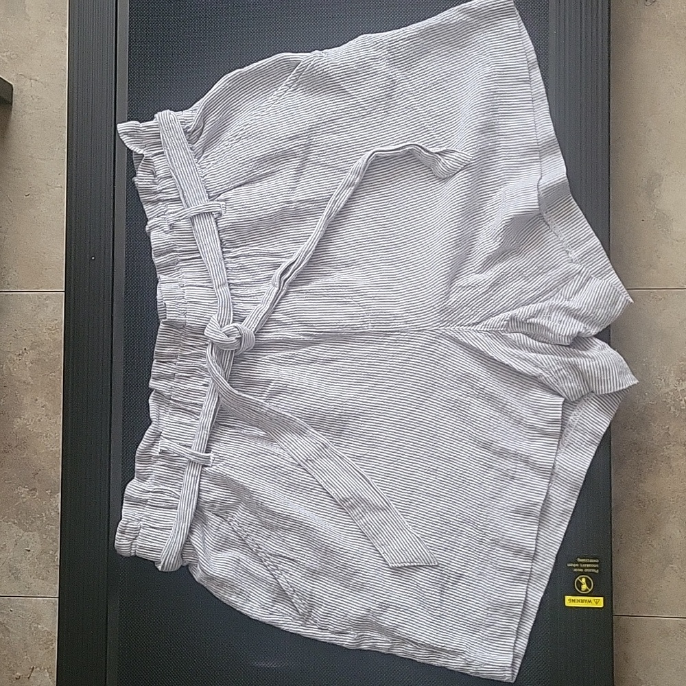 Old Navy linen-blend stripes shorts